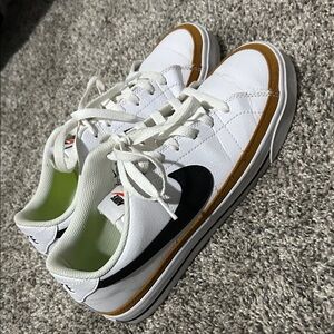 Nike Court Legacy sneakers